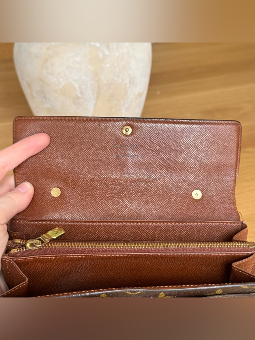 ✅AUTH✅Louis Vuitton Mono Sarah Wallet on a Chain - Picture 11 of 15